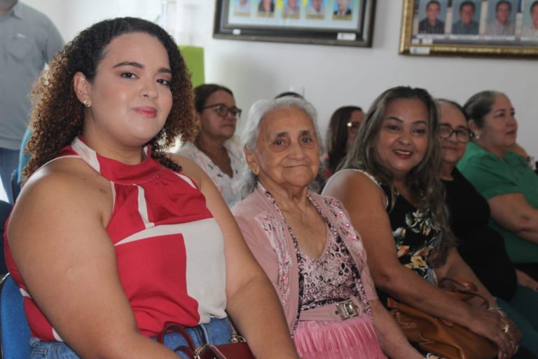 Sessão solene marca homenagem ao mês da mulher